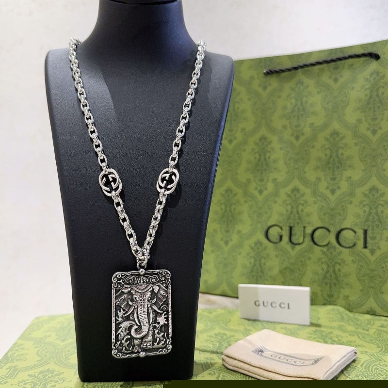 G*u*i necklaces